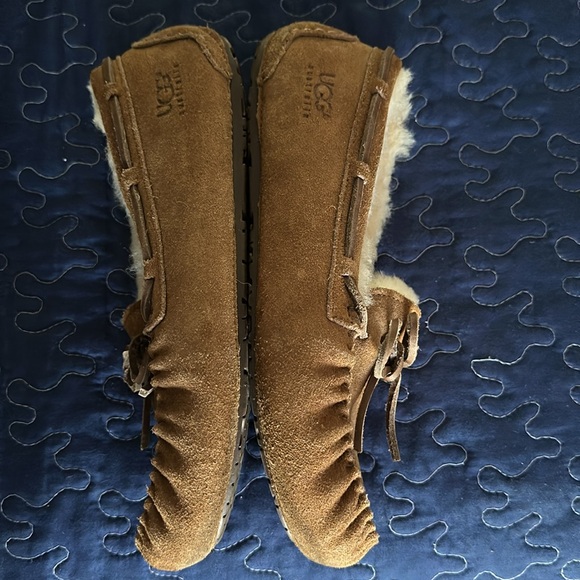Ugg slippers size 6 - Picture 7 of 8
